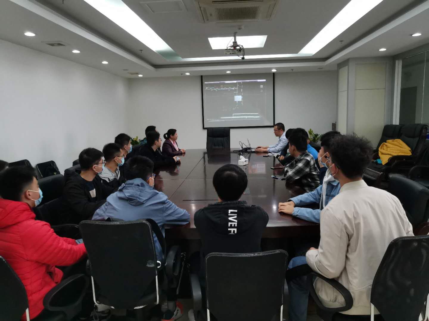 4-20102612351Y24.jpg 4-20102612351Y24.jpg